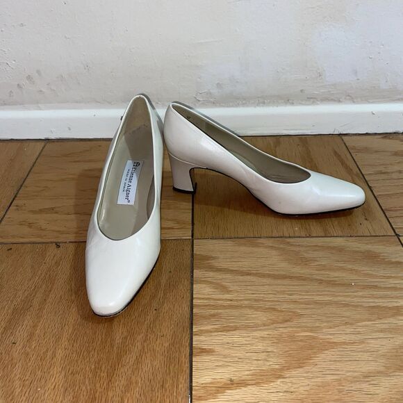 Etienne Aigner White Taylor Point Toe Block Heels Genuine Leather Size 7 M - Picture 1 of 9